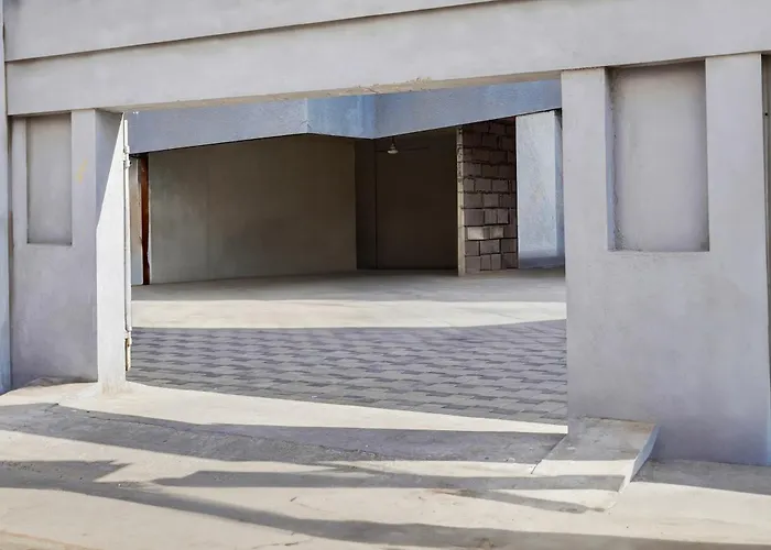 Super Collection O Omr Perungudi Thiruvanmiyur Beach Chennai